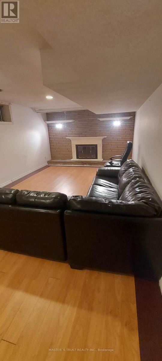 65 Farmstead Road, Toronto, Ontario  M2L 2X2 - Photo 15 - C12447557