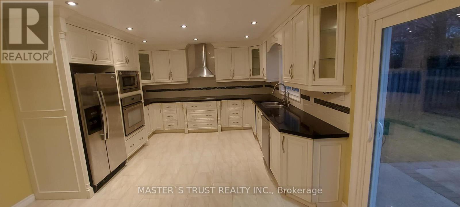 65 Farmstead Road, Toronto, Ontario  M2L 2X2 - Photo 20 - C12447557