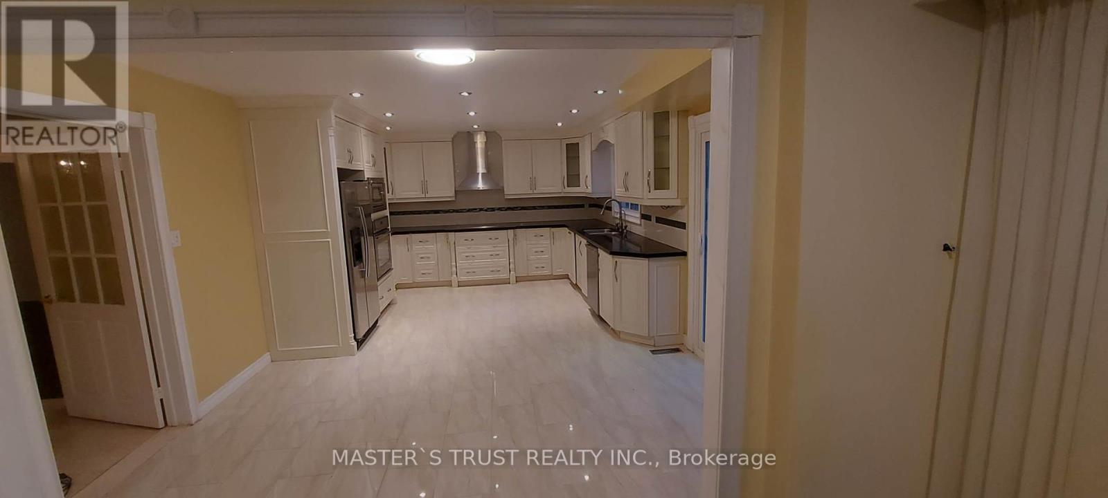 65 Farmstead Road, Toronto, Ontario  M2L 2X2 - Photo 21 - C12447557