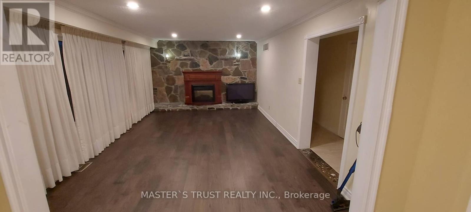 65 Farmstead Road, Toronto, Ontario  M2L 2X2 - Photo 22 - C12447557