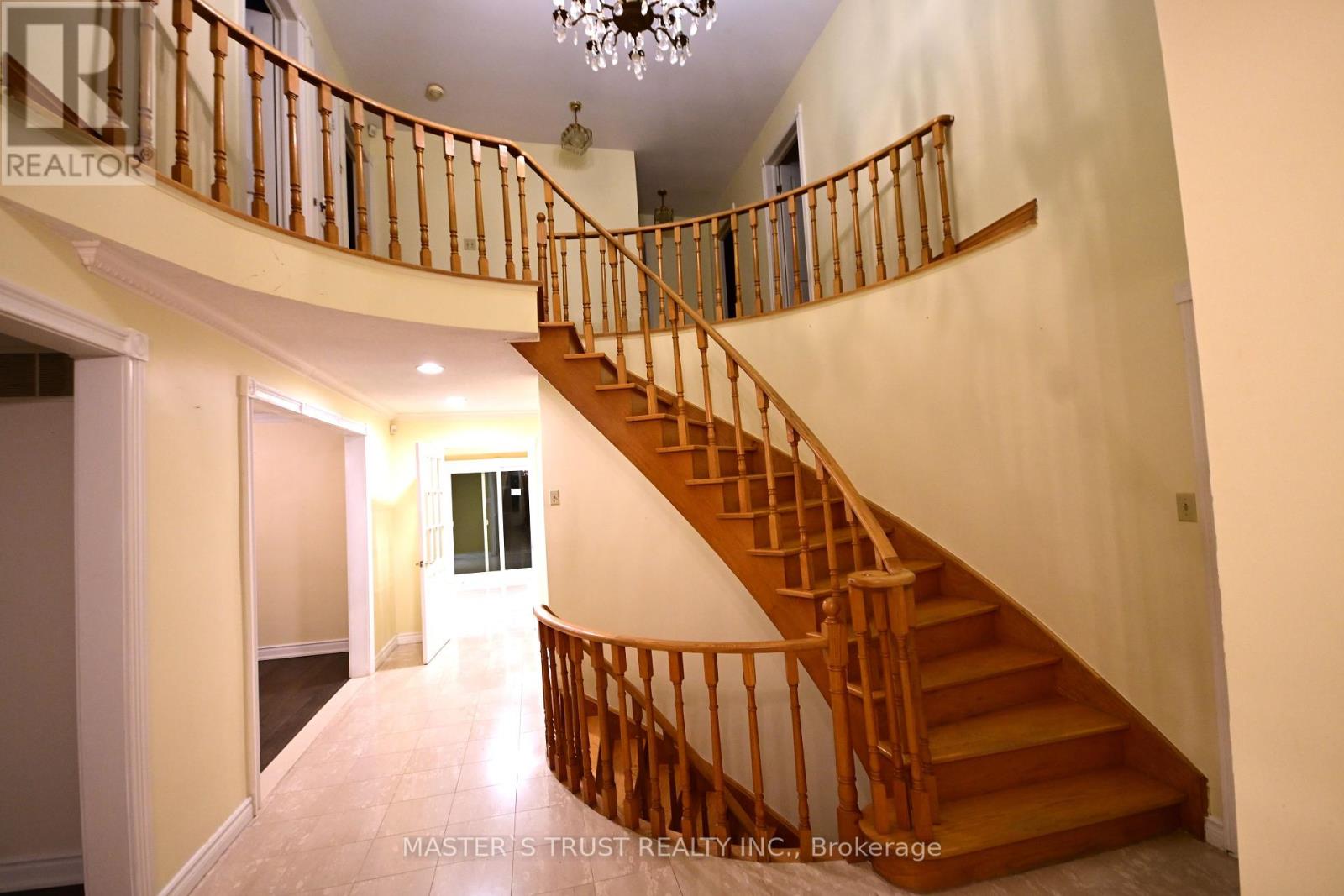 65 Farmstead Road, Toronto, Ontario  M2L 2X2 - Photo 3 - C12447557