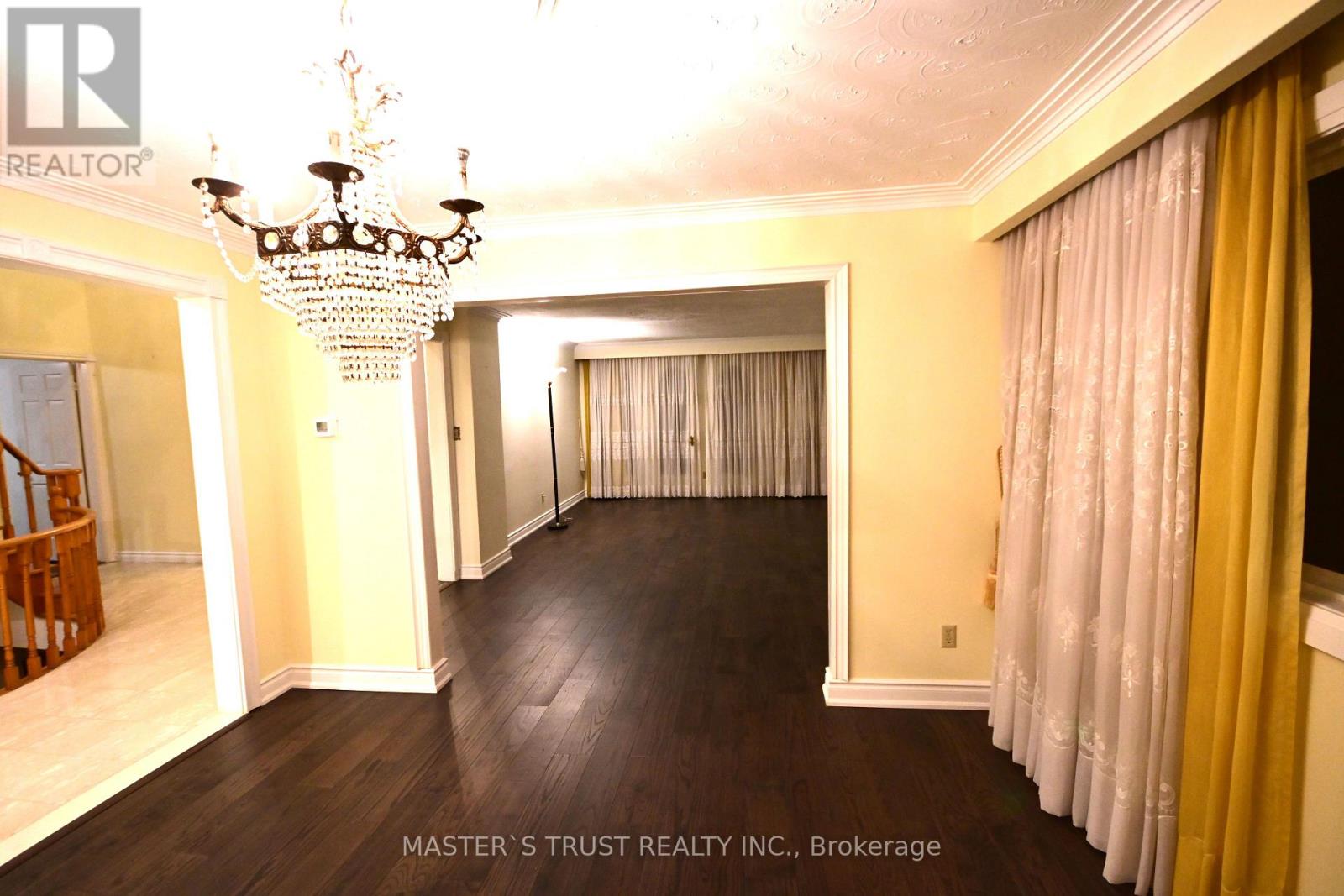 65 Farmstead Road, Toronto, Ontario  M2L 2X2 - Photo 4 - C12447557