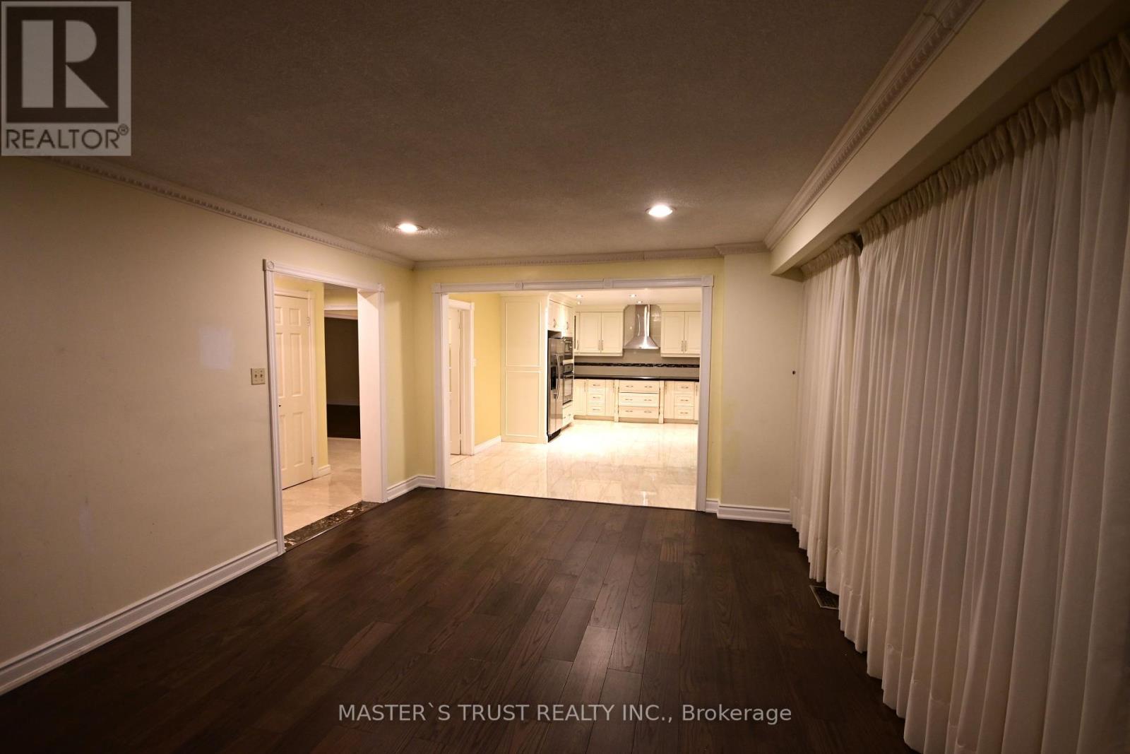 65 Farmstead Road, Toronto, Ontario  M2L 2X2 - Photo 5 - C12447557