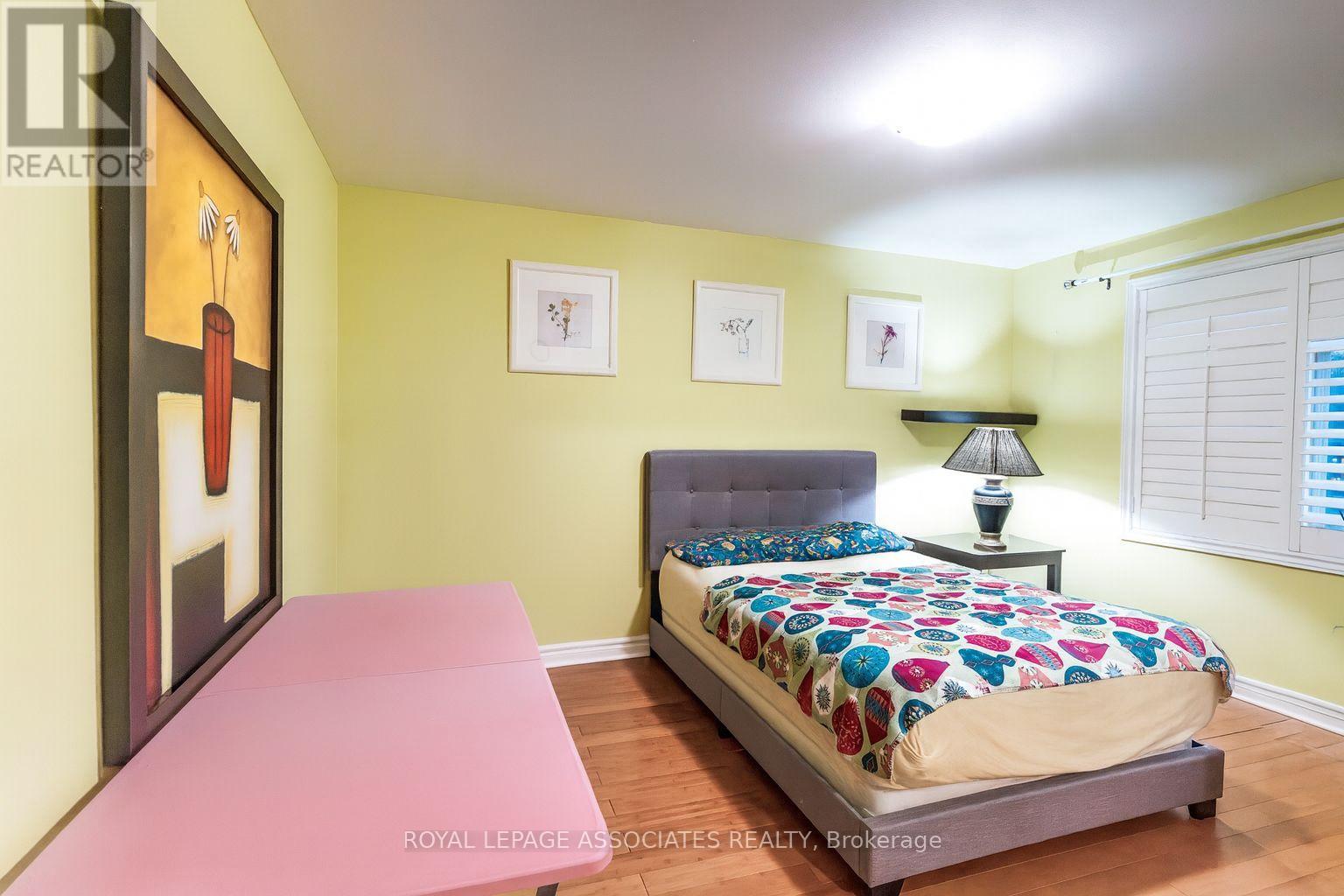 24 Hurley Crescent, Toronto (Bendale), Ontario  M1P 4H4 - Photo 11 - E12447509