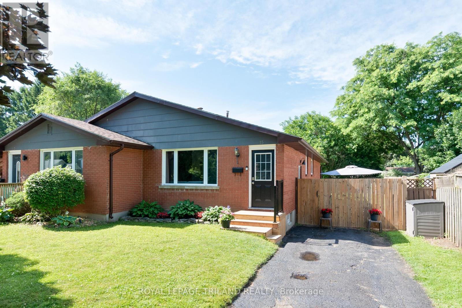 15 Mohegan Crescent, London East, Ontario  N5V 2X7 - Photo 2 - X12447622