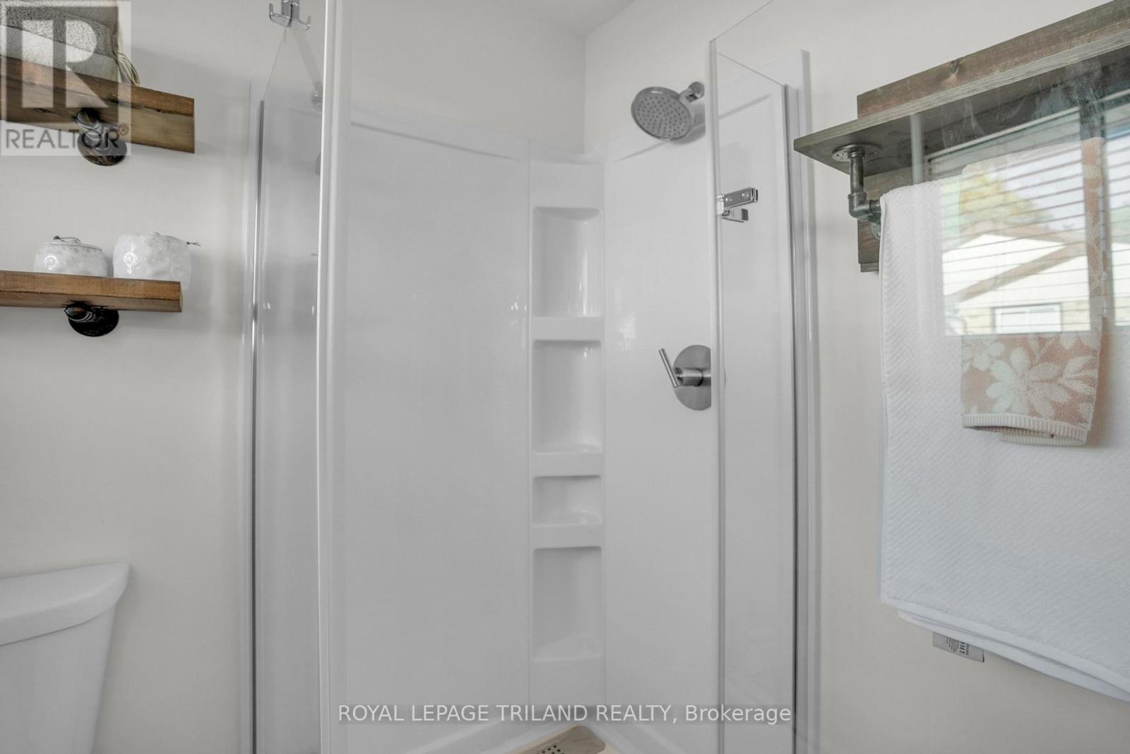 15 Mohegan Crescent, London East, Ontario  N5V 2X7 - Photo 20 - X12447622