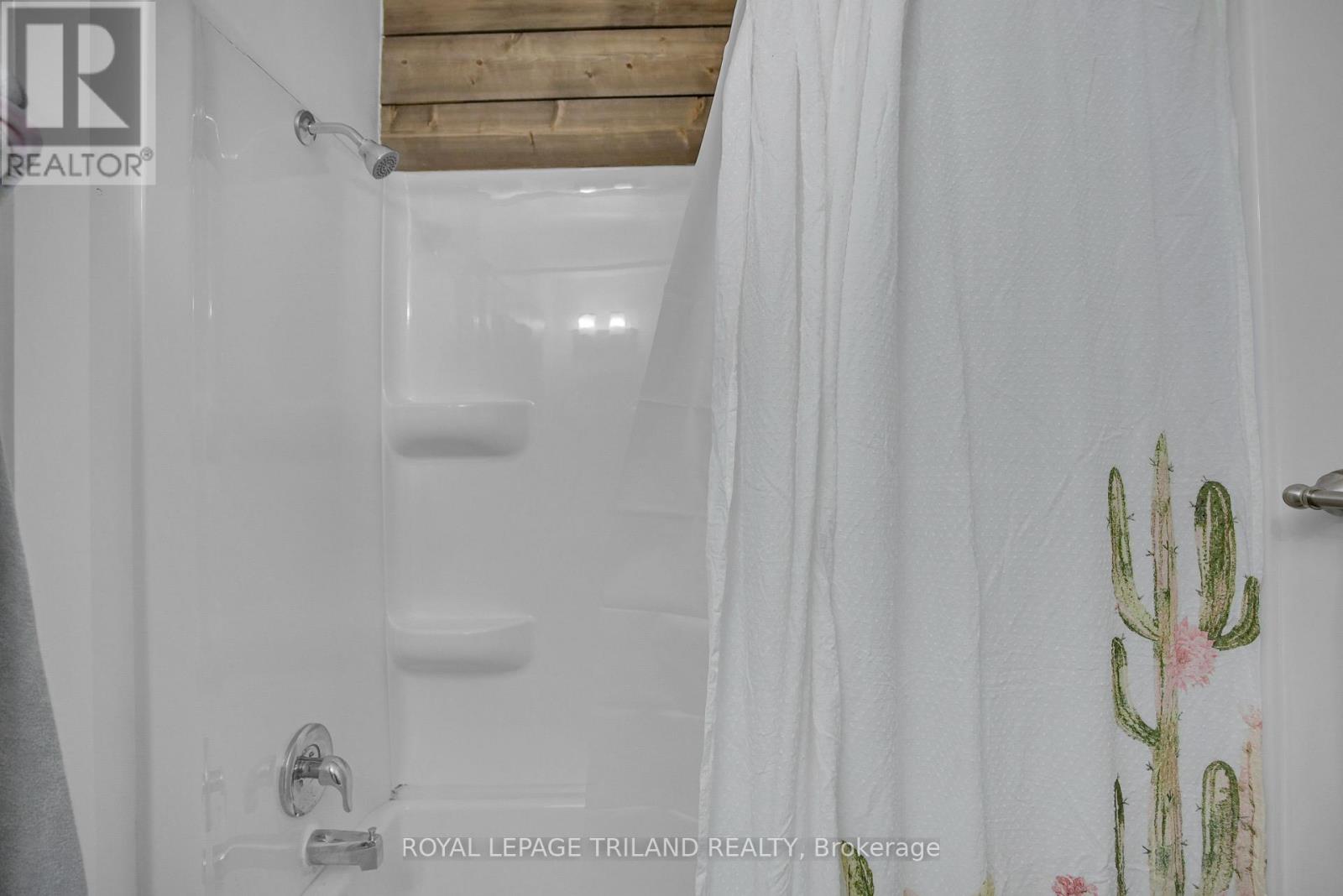 15 Mohegan Crescent, London East, Ontario  N5V 2X7 - Photo 24 - X12447622
