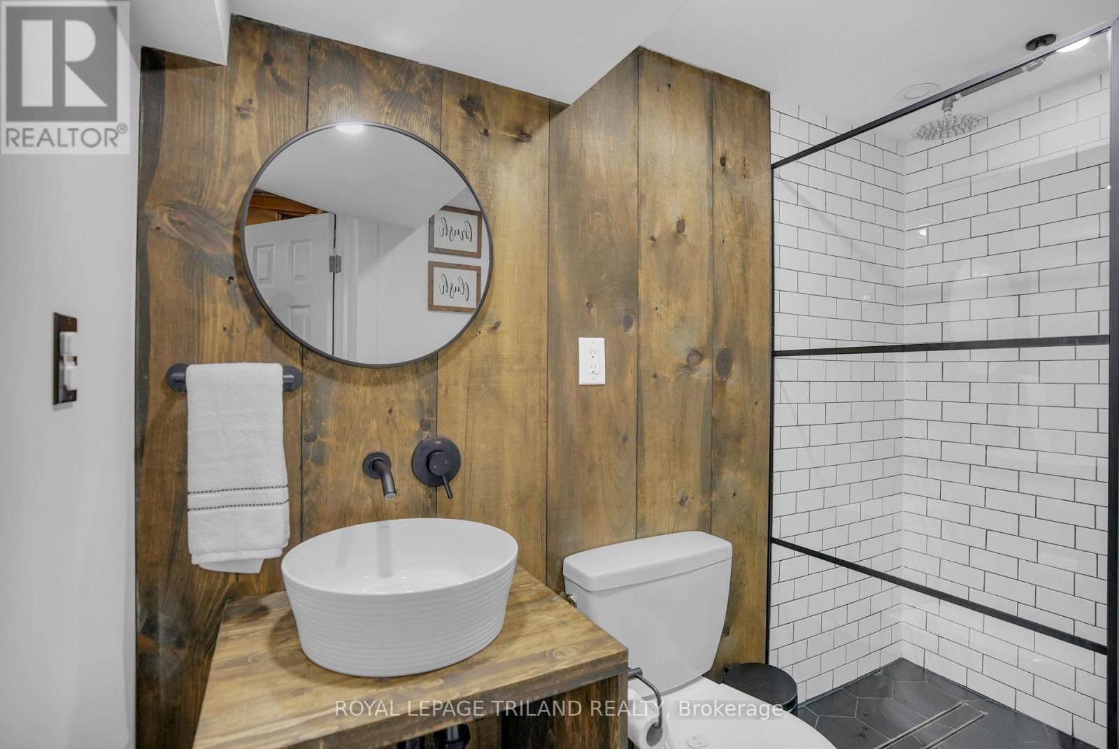15 Mohegan Crescent, London East, Ontario  N5V 2X7 - Photo 31 - X12447622