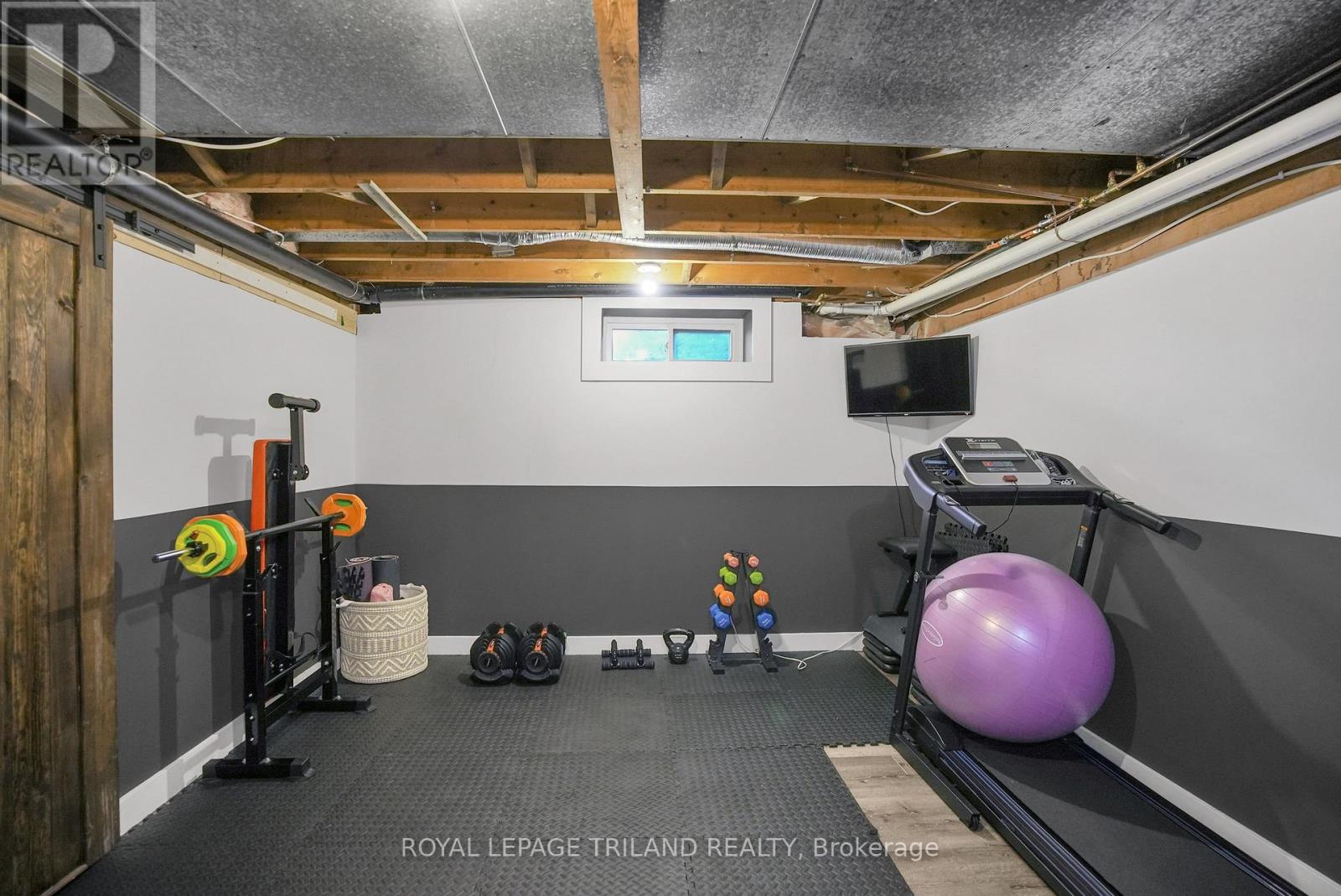 15 Mohegan Crescent, London East, Ontario  N5V 2X7 - Photo 33 - X12447622