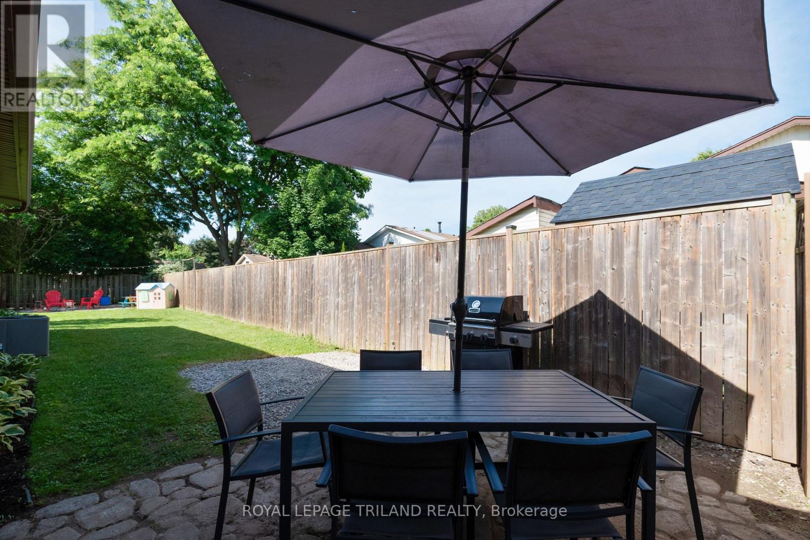 15 Mohegan Crescent, London East, Ontario  N5V 2X7 - Photo 39 - X12447622
