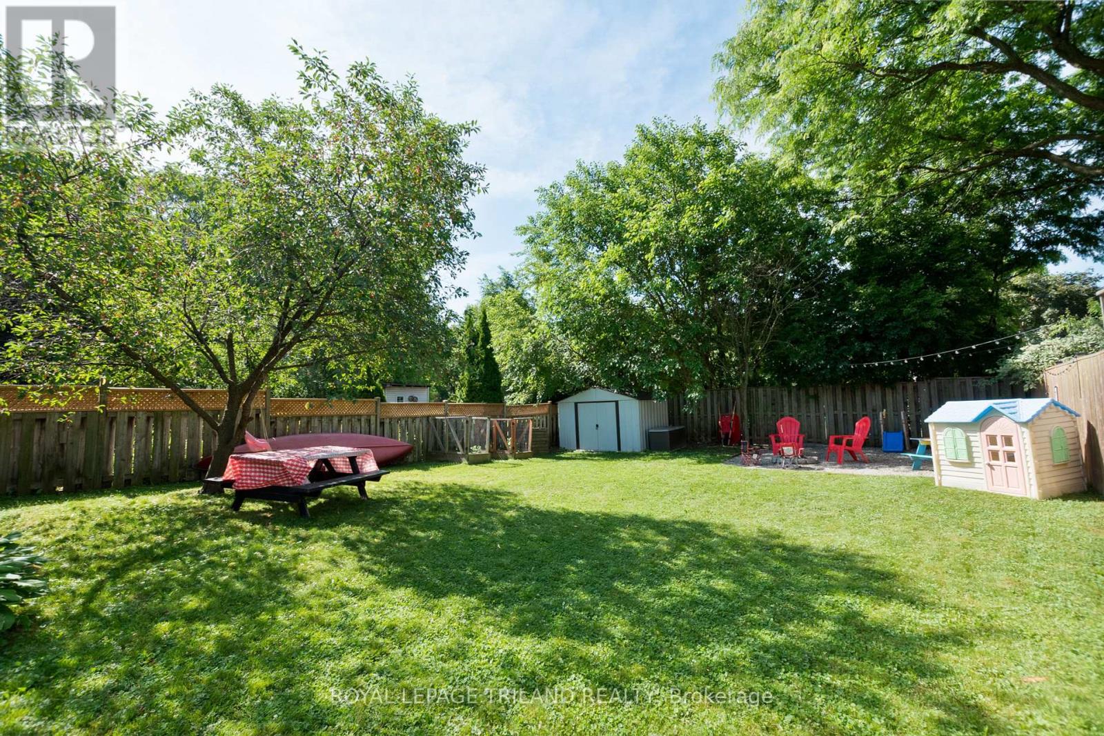 15 Mohegan Crescent, London East, Ontario  N5V 2X7 - Photo 40 - X12447622