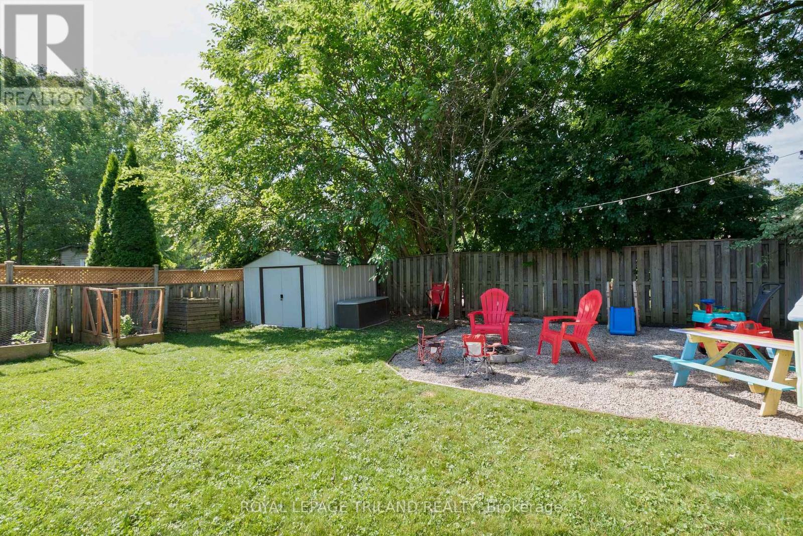 15 Mohegan Crescent, London East, Ontario  N5V 2X7 - Photo 41 - X12447622