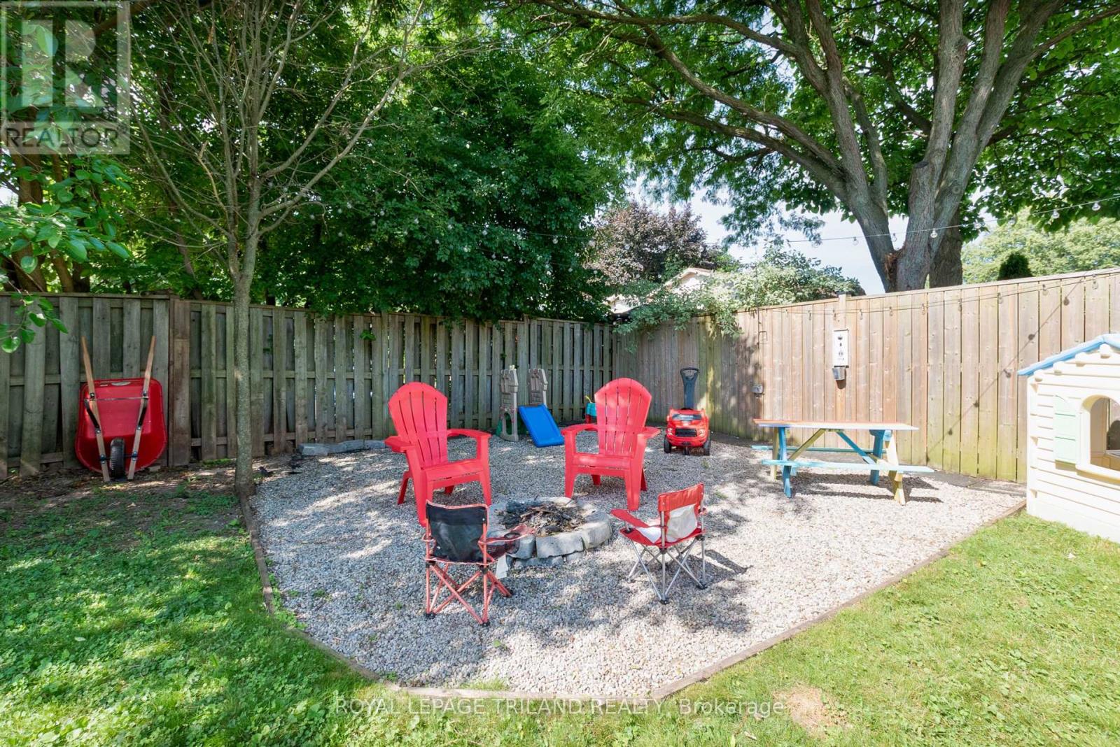 15 Mohegan Crescent, London East, Ontario  N5V 2X7 - Photo 42 - X12447622