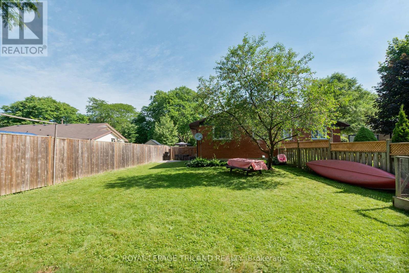 15 Mohegan Crescent, London East, Ontario  N5V 2X7 - Photo 44 - X12447622
