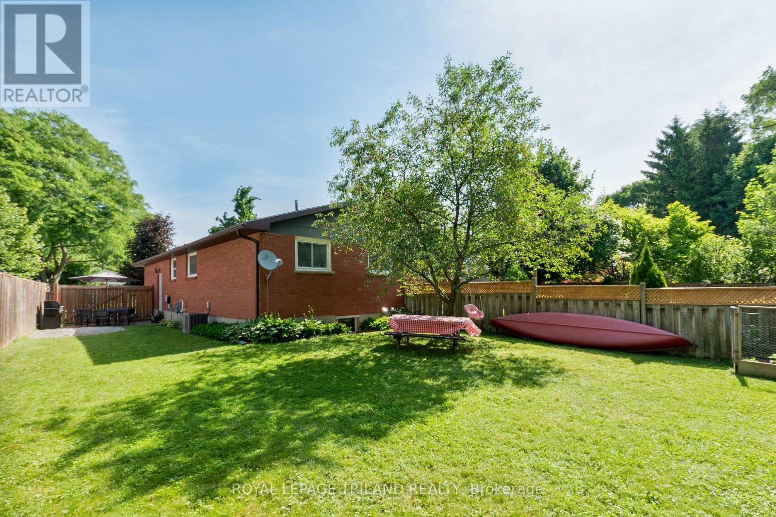 15 Mohegan Crescent, London East, Ontario  N5V 2X7 - Photo 45 - X12447622
