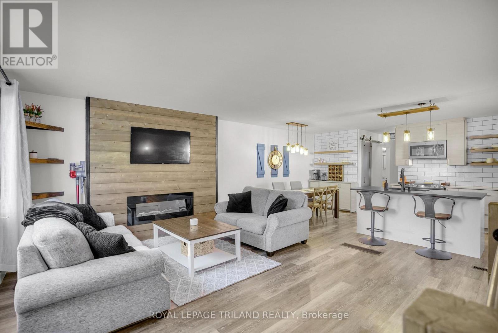 15 Mohegan Crescent, London East, Ontario  N5V 2X7 - Photo 9 - X12447622
