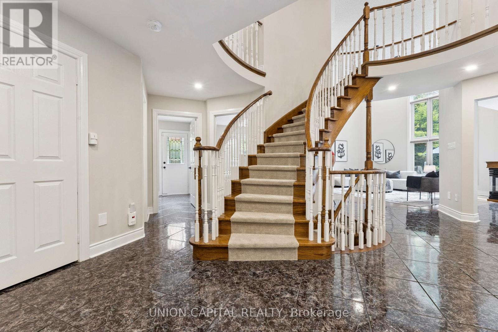 86 Charing Crescent, Aurora, Ontario  L4G 6P5 - Photo 10 - N12444977