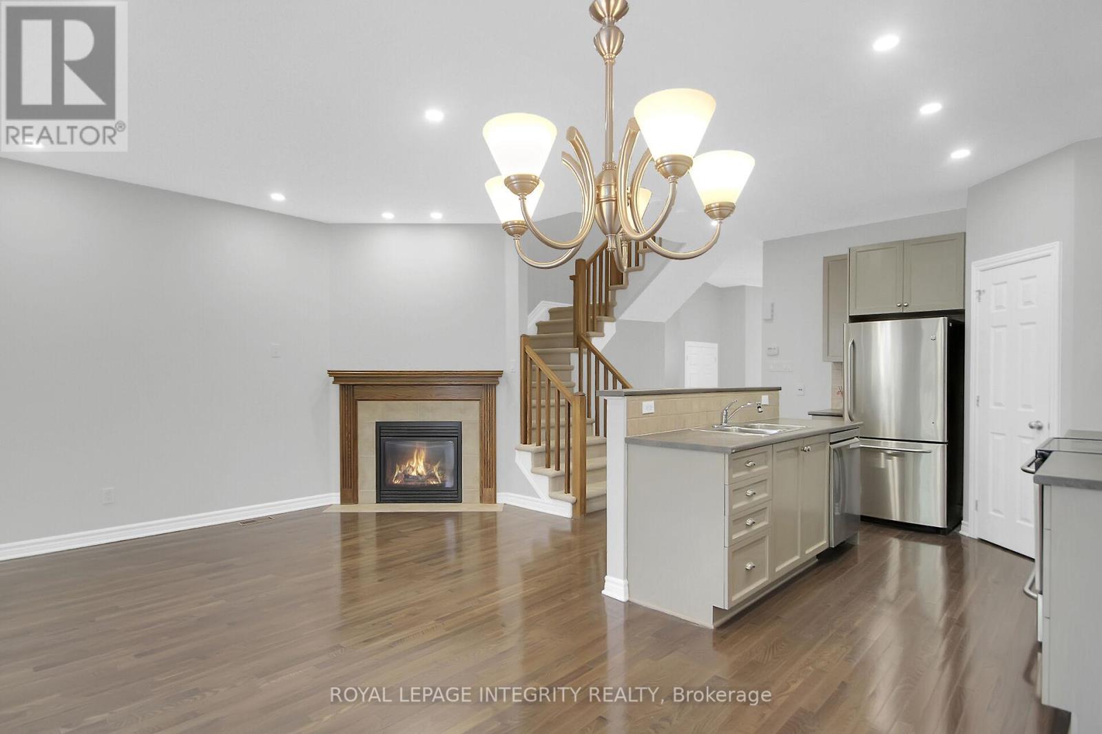 105 Shepody Circle, Ottawa, Ontario  K1T 4H9 - Photo 10 - X12447621