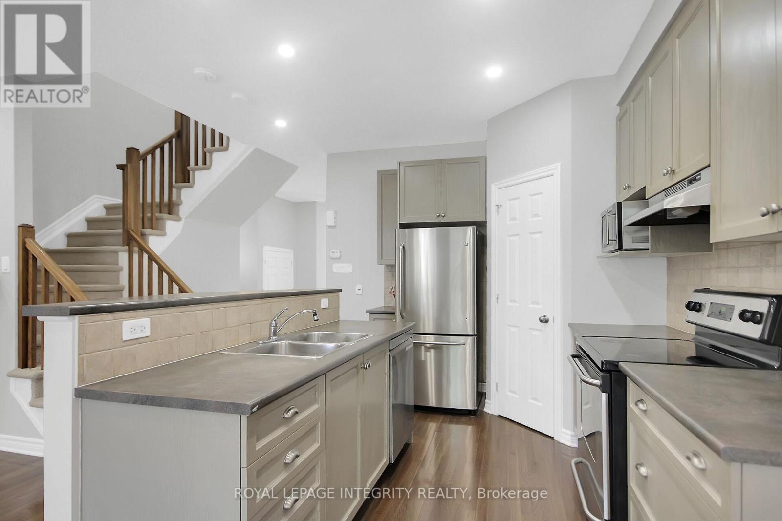 105 Shepody Circle, Ottawa, Ontario  K1T 4H9 - Photo 15 - X12447621