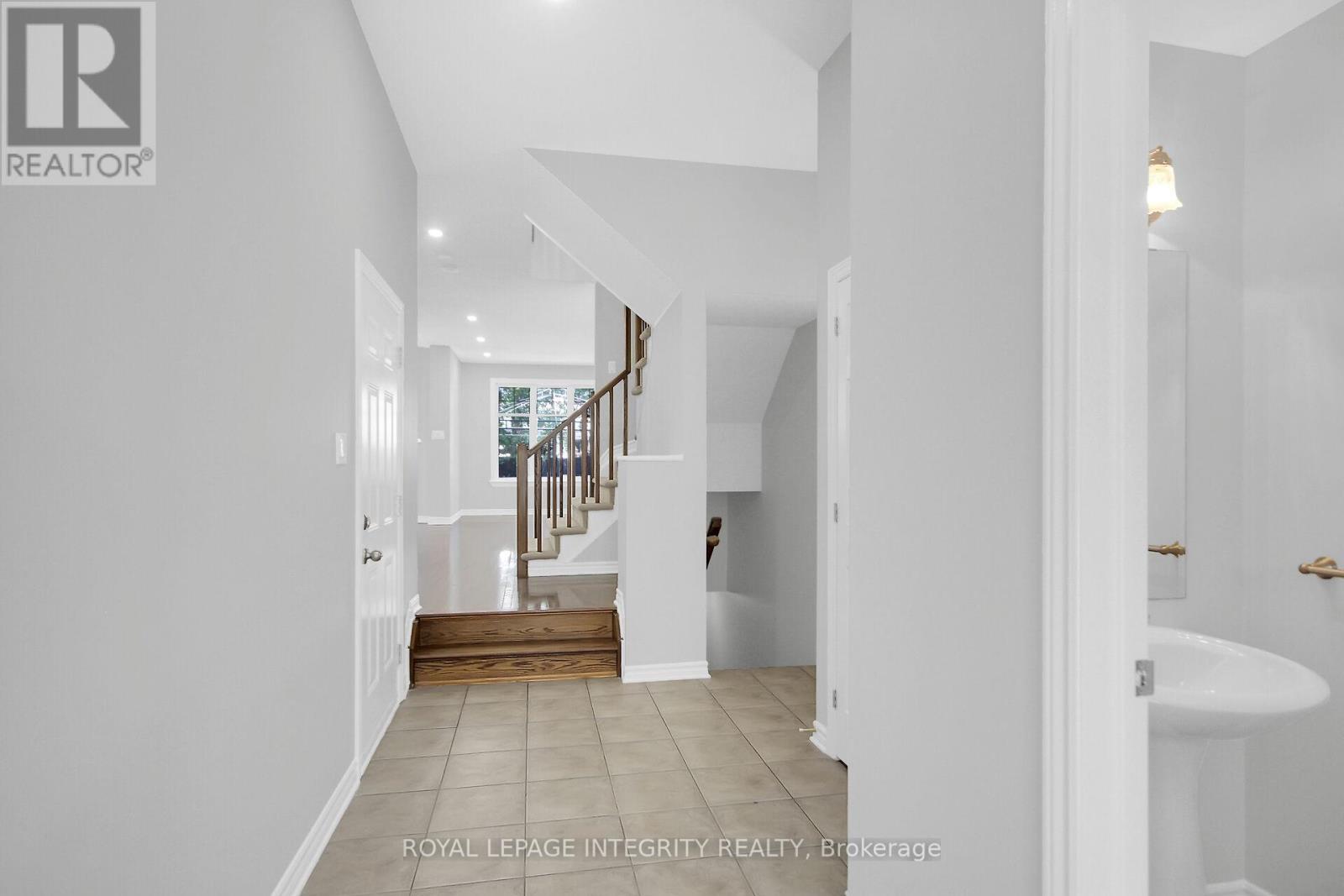105 Shepody Circle, Ottawa, Ontario  K1T 4H9 - Photo 18 - X12447621
