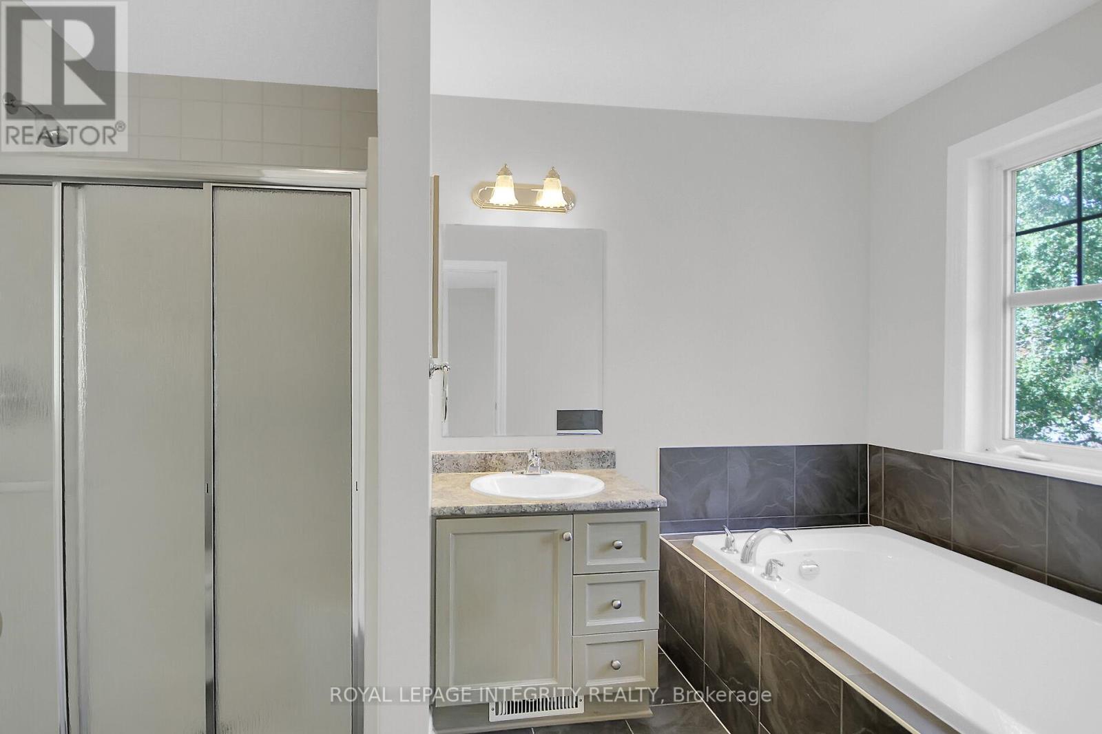 105 Shepody Circle, Ottawa, Ontario  K1T 4H9 - Photo 30 - X12447621