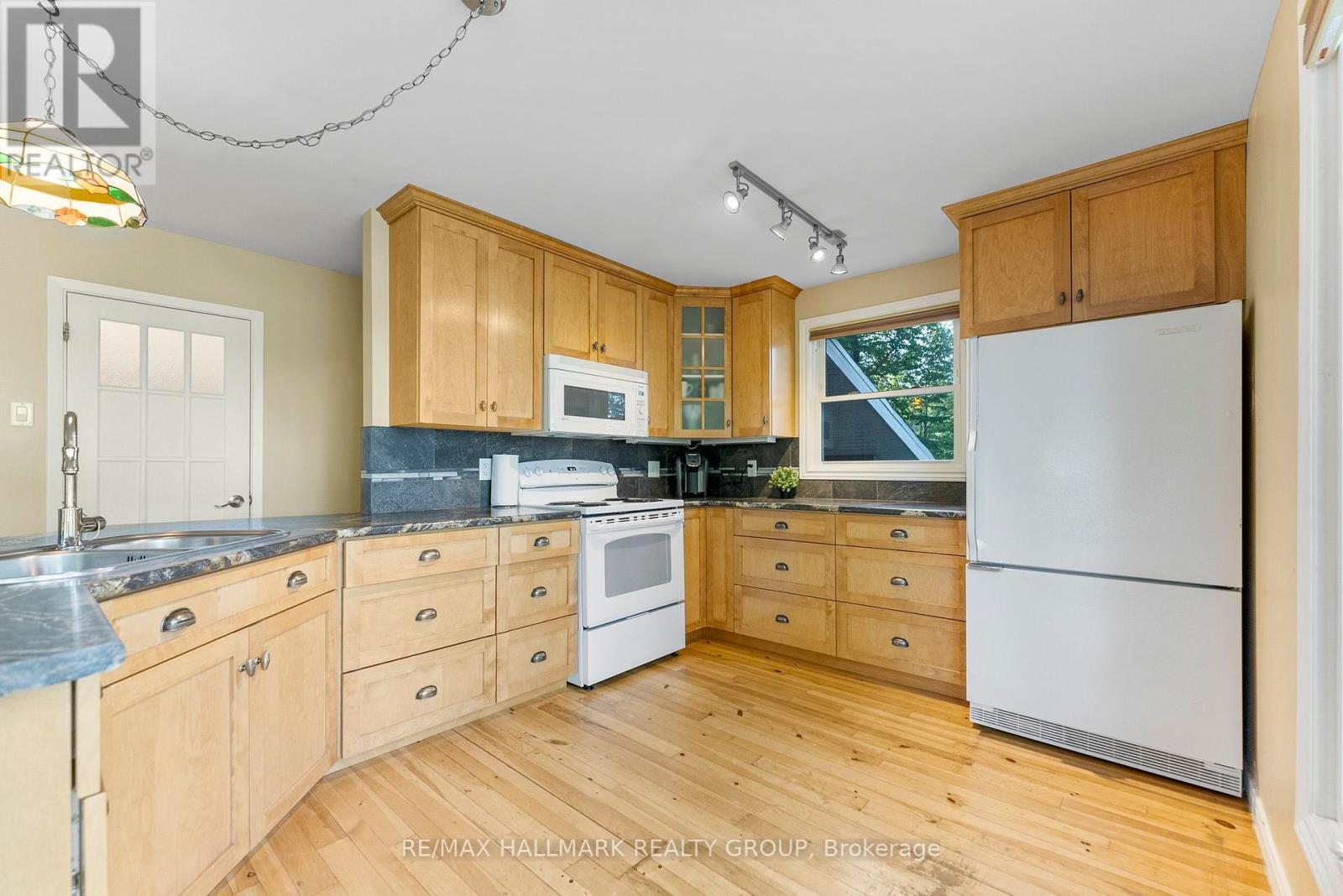 347 Gervais Road, Whitewater Region, Ontario  K0J 2L0 - Photo 15 - X12447626