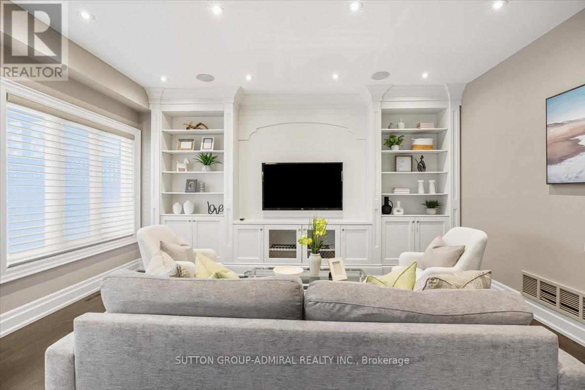 108 Macarthur Drive, Vaughan (Beverley Glen), Ontario  L4J 8J6 - Photo 24 - N12447514