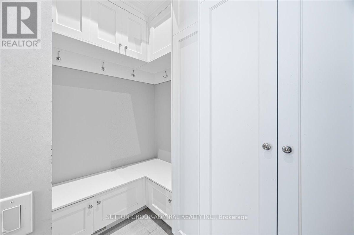 108 Macarthur Drive, Vaughan (Beverley Glen), Ontario  L4J 8J6 - Photo 29 - N12447514