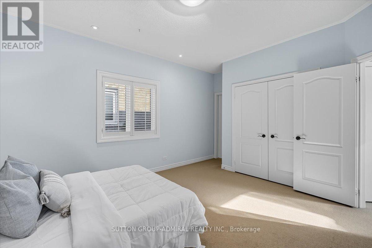 108 Macarthur Drive, Vaughan (Beverley Glen), Ontario  L4J 8J6 - Photo 38 - N12447514