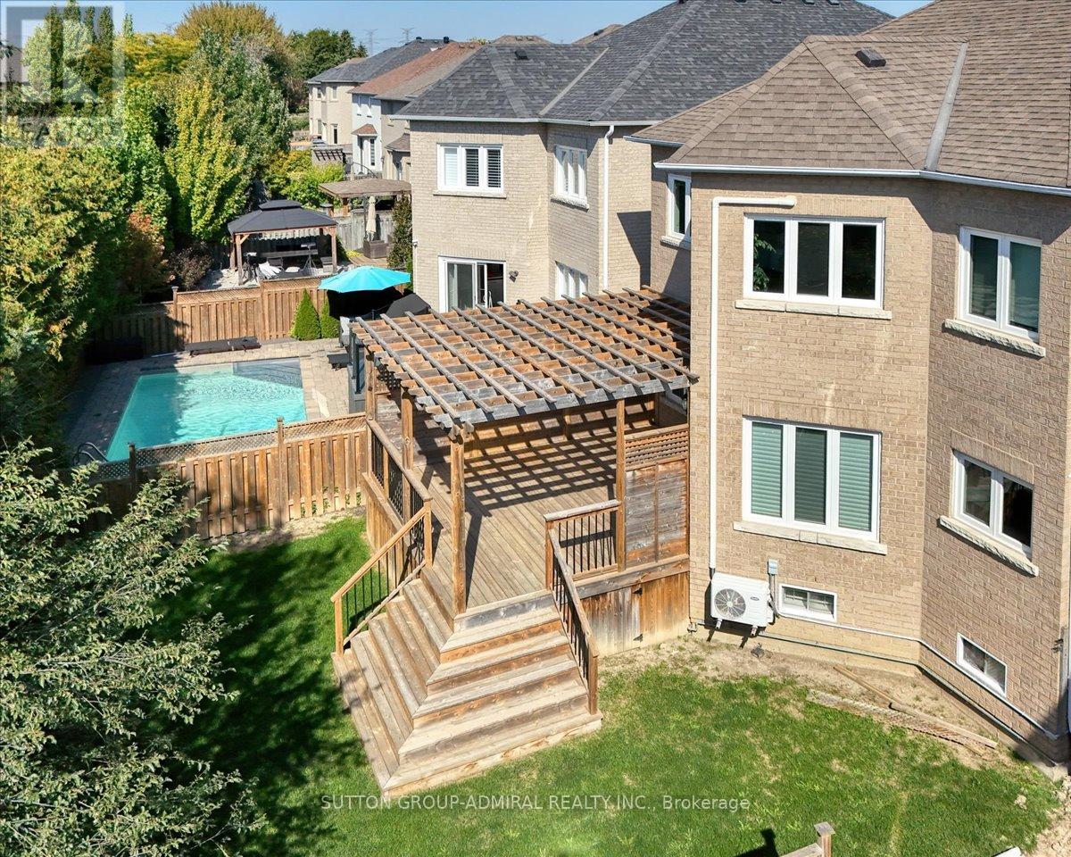 108 Macarthur Drive, Vaughan (Beverley Glen), Ontario  L4J 8J6 - Photo 6 - N12447514