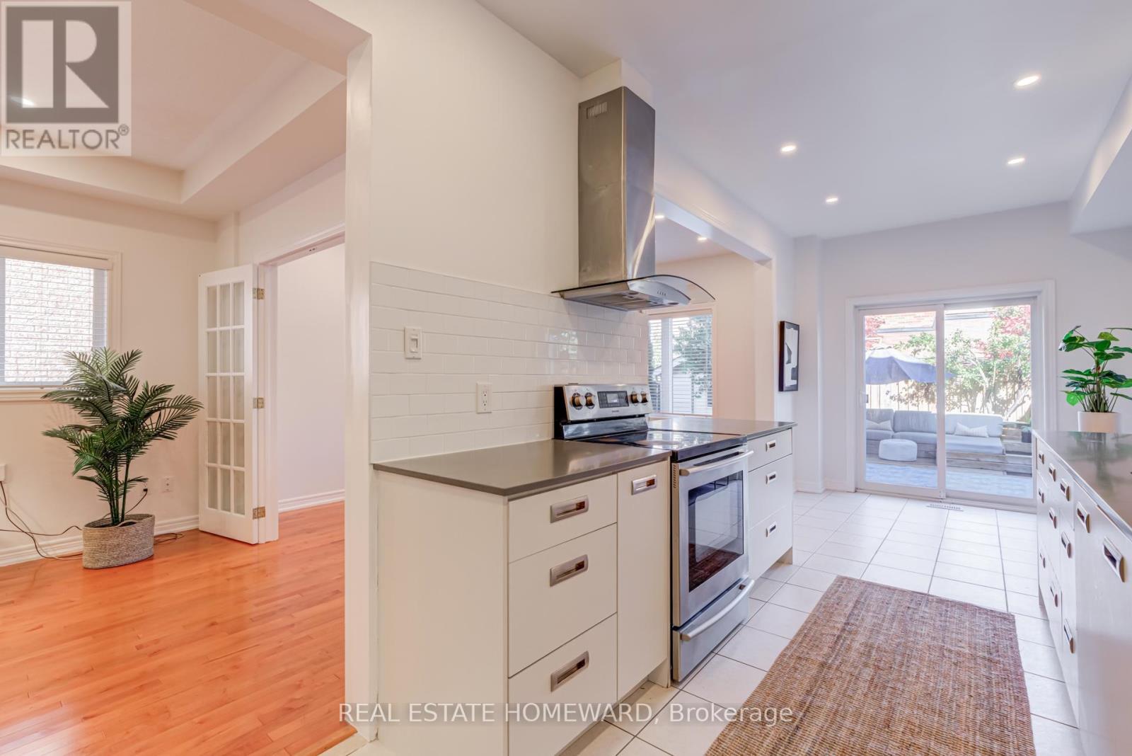 8 Ozner Crescent, Vaughan (Vellore Village), Ontario  L4H 0E2 - Photo 10 - N12447540