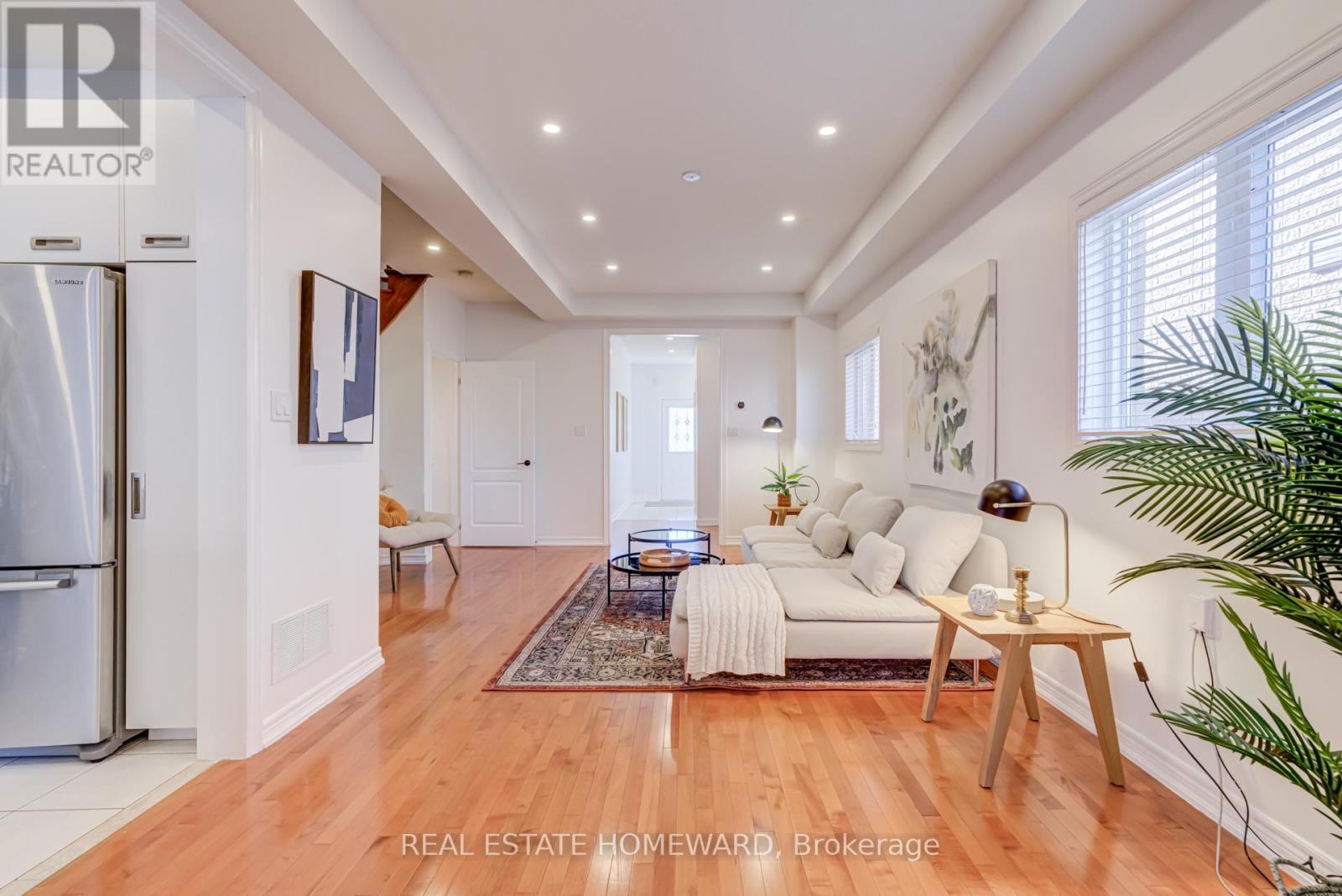 8 Ozner Crescent, Vaughan (Vellore Village), Ontario  L4H 0E2 - Photo 3 - N12447540