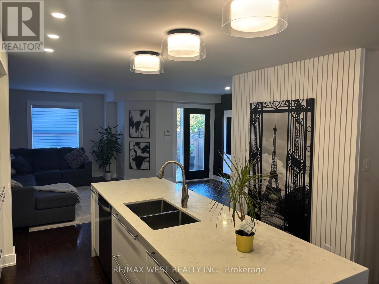 10 Villa Antica Drive, Vaughan, Ontario  L4H 1R2 - Photo 4 - N12447545