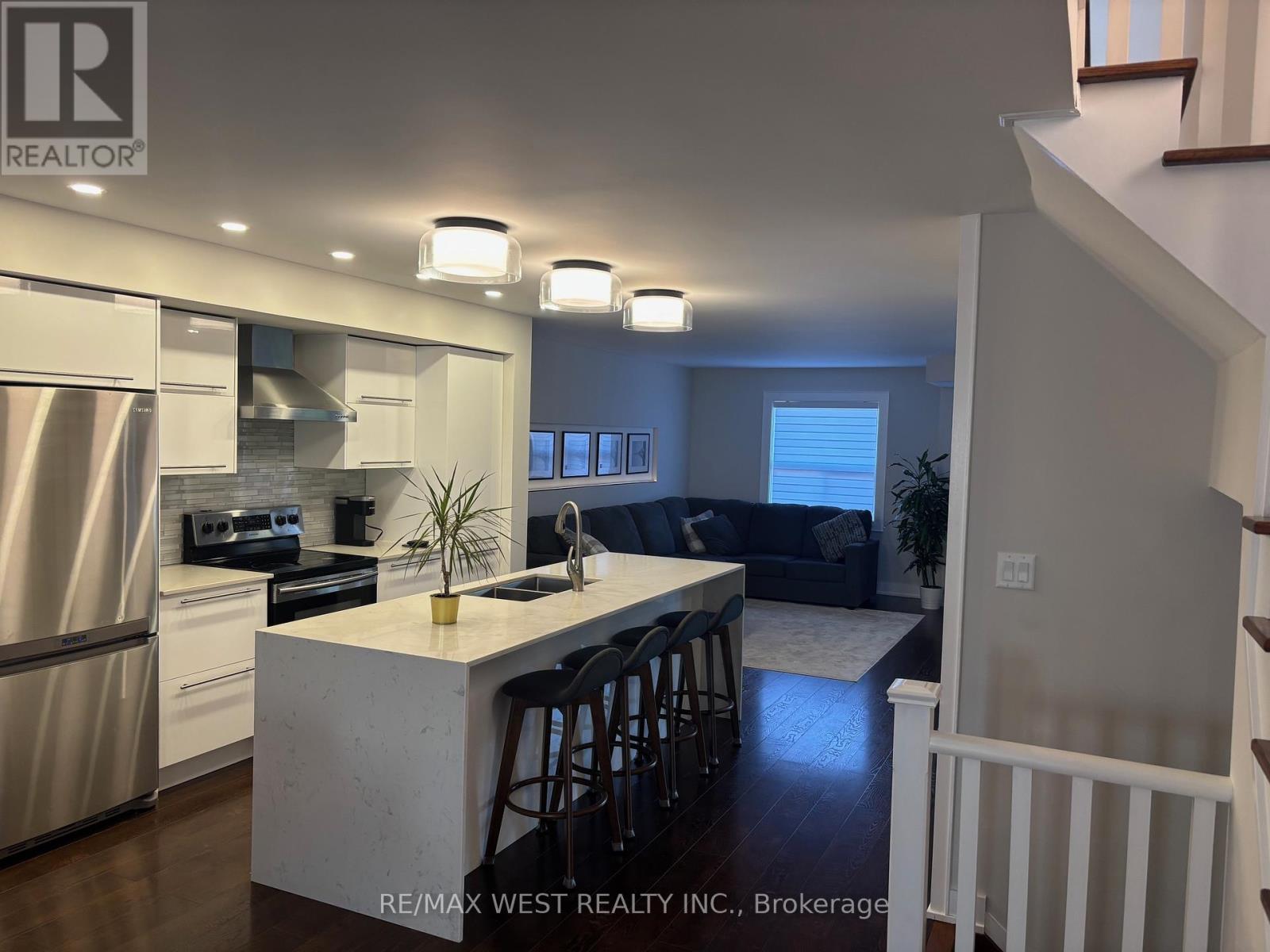 10 Villa Antica Drive, Vaughan, Ontario  L4H 1R2 - Photo 6 - N12447545