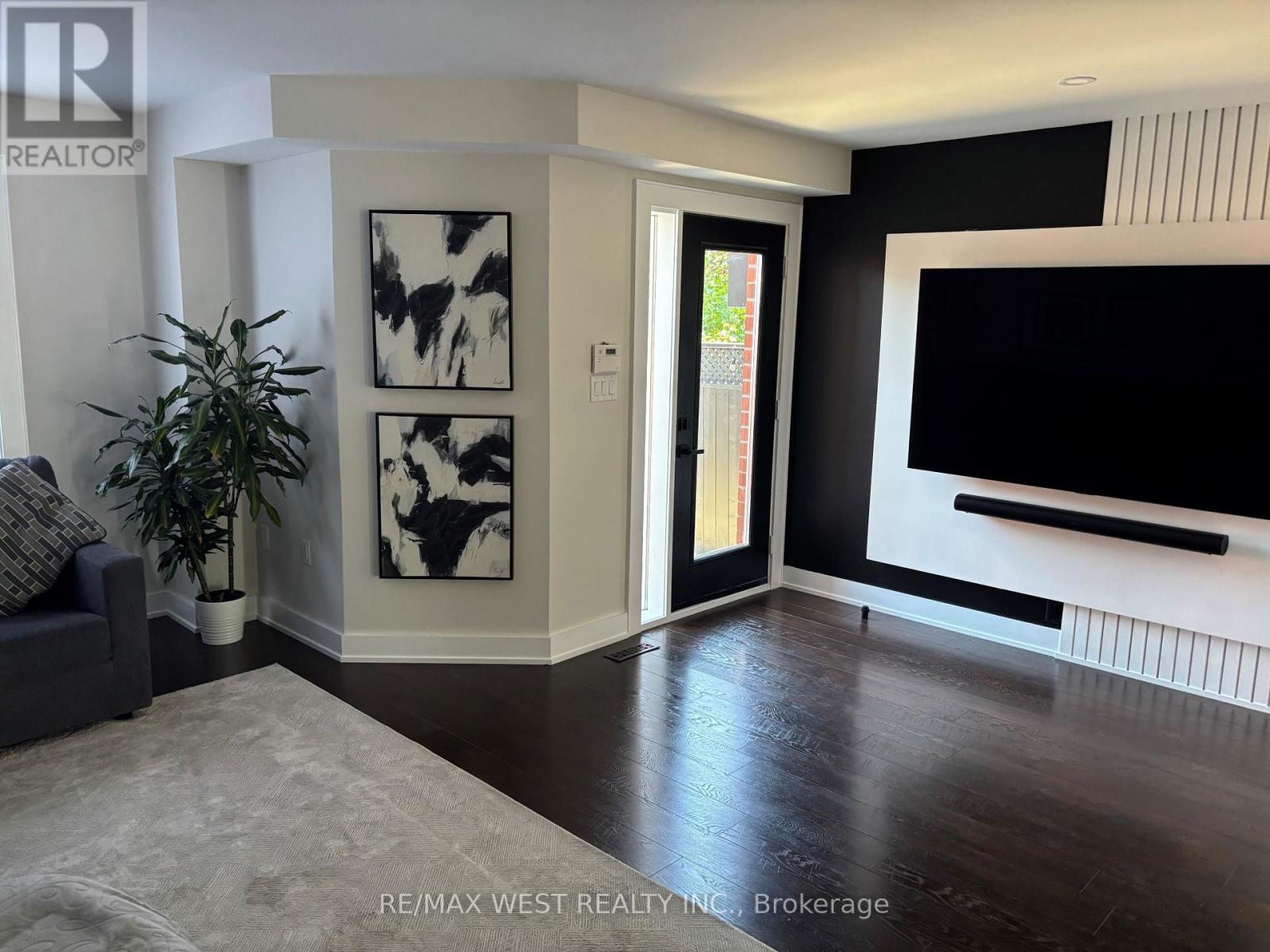 10 Villa Antica Drive, Vaughan, Ontario  L4H 1R2 - Photo 8 - N12447545