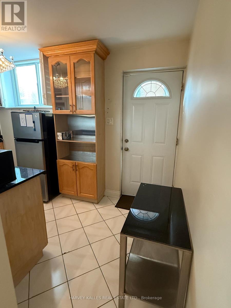 4 Corbett Avenue, Toronto, Ontario  M6N 1V1 - Photo 30 - W12446353