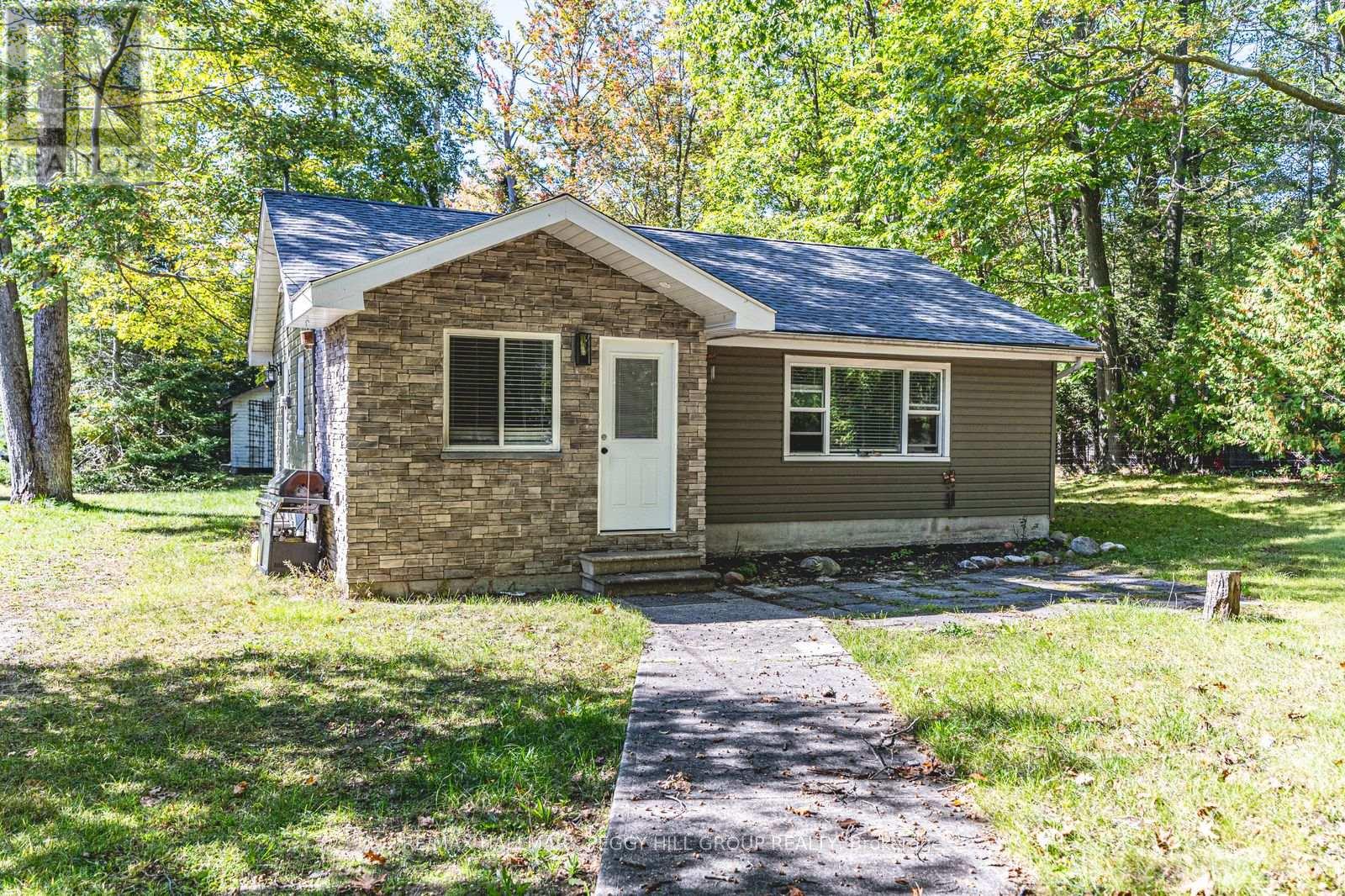 12 Doan Avenue, Tiny, Ontario  L0L 1P0 - Photo 1 - S12447496