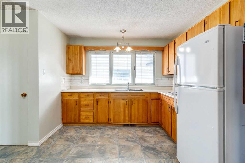 244 Maple Court Crescent Se, Calgary, Alberta  T2J 1V7 - Photo 11 - A2262442