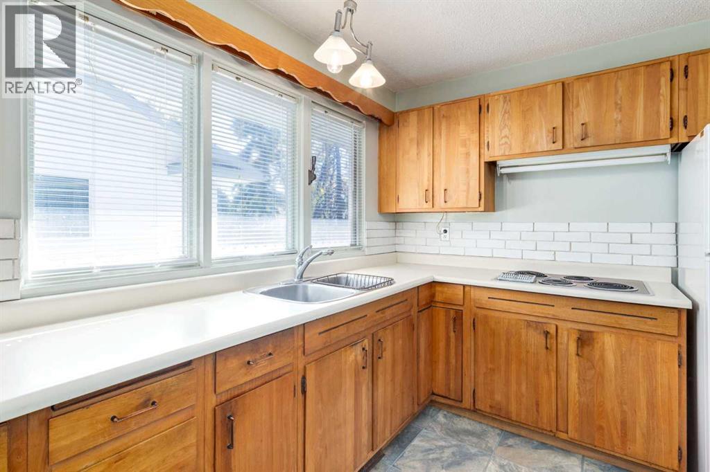 244 Maple Court Crescent Se, Calgary, Alberta  T2J 1V7 - Photo 12 - A2262442