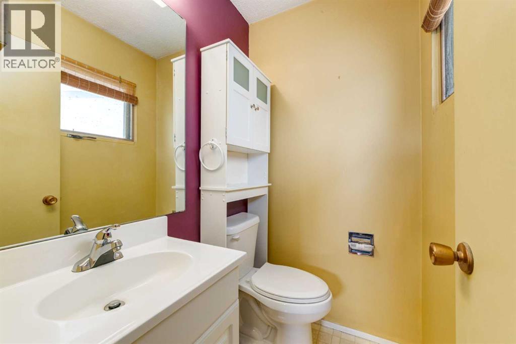 244 Maple Court Crescent Se, Calgary, Alberta  T2J 1V7 - Photo 17 - A2262442
