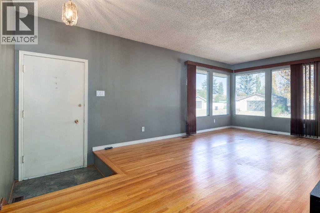 244 Maple Court Crescent Se, Calgary, Alberta  T2J 1V7 - Photo 3 - A2262442