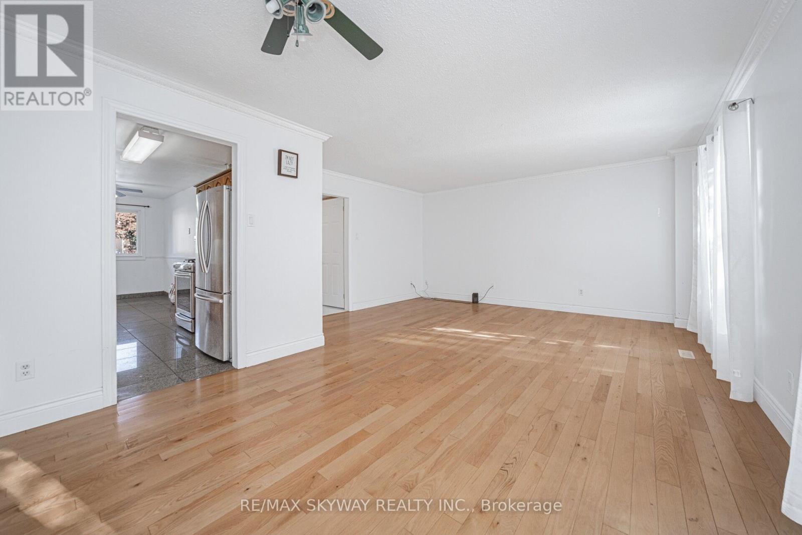 46 Royal Palm Drive, Brampton (Heart Lake East), Ontario  L6Z 1P6 - Photo 10 - W12447515