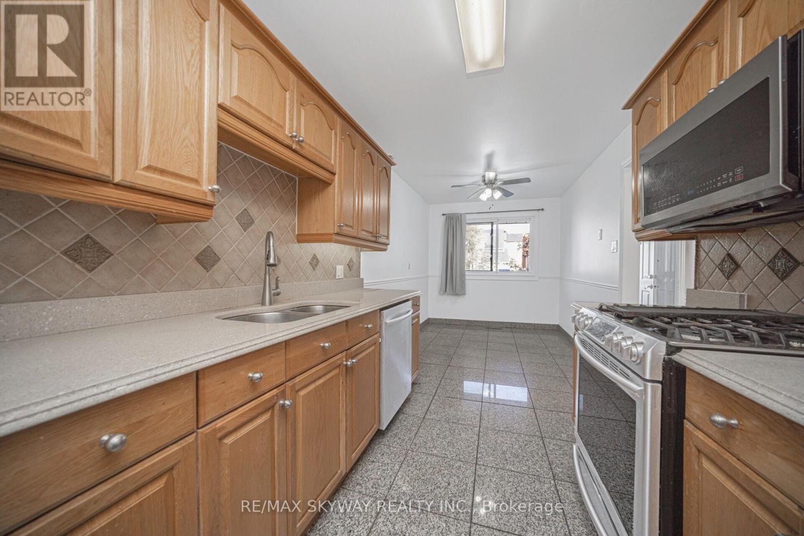 46 Royal Palm Drive, Brampton (Heart Lake East), Ontario  L6Z 1P6 - Photo 14 - W12447515