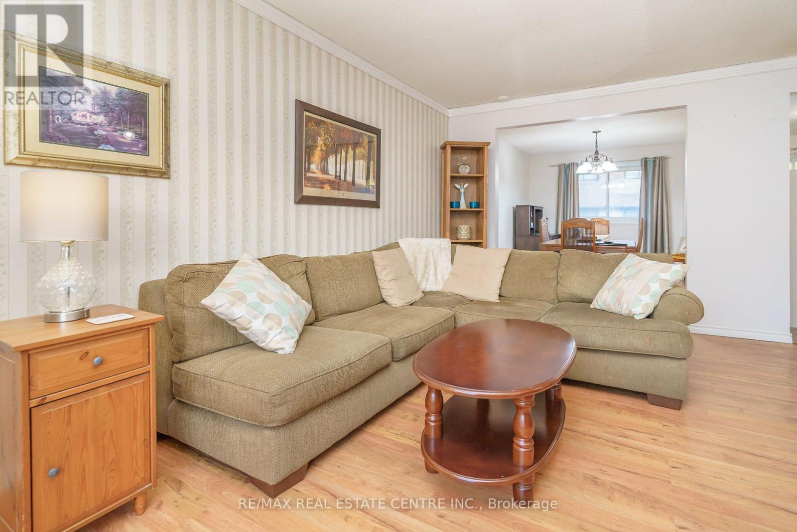 143 - 143 Ashton Crescent, Brampton (Central Park), Ontario  L6S 3J9 - Photo 7 - W12447527