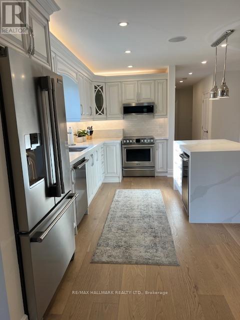 18 Burwood Road, Toronto, Ontario  M9B 2W5 - Photo 5 - W12447531