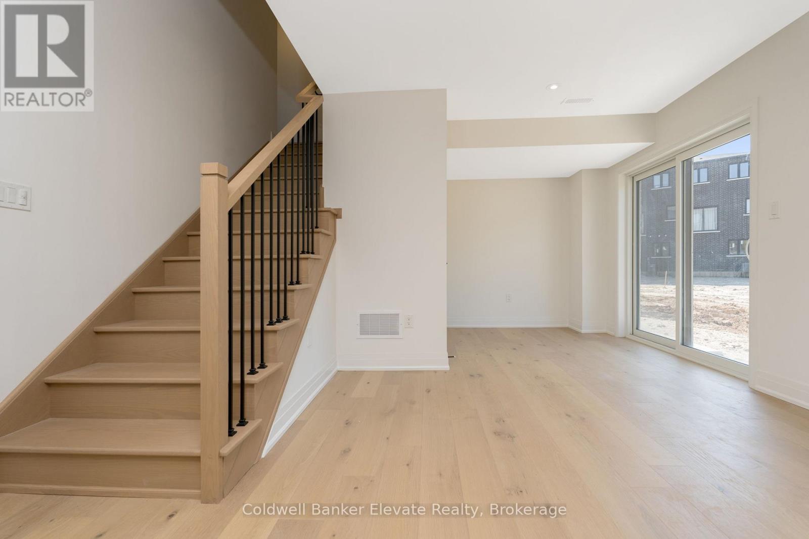 72 Windtree Way, Halton Hills (Georgetown), Ontario  L7G 0P6 - Photo 8 - W12447546