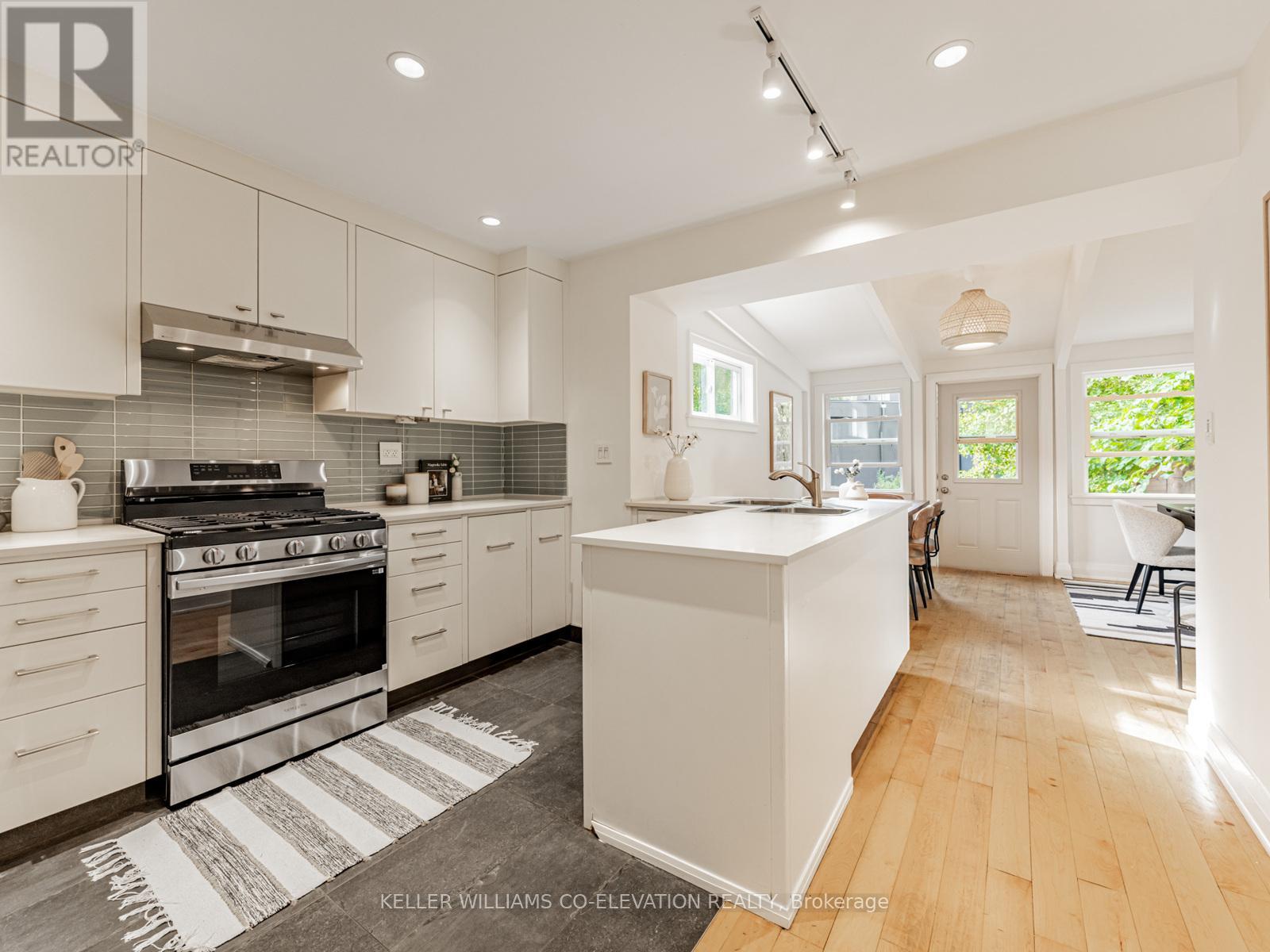 54 Pasadena Gardens, Toronto (Lambton Baby Point), Ontario  M6S 4R5 - Photo 13 - W12447562