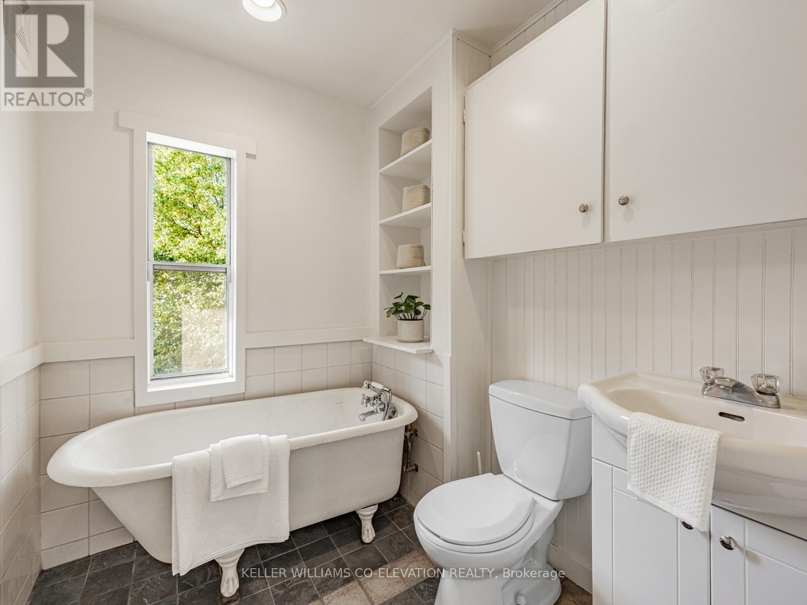 54 Pasadena Gardens, Toronto (Lambton Baby Point), Ontario  M6S 4R5 - Photo 21 - W12447562