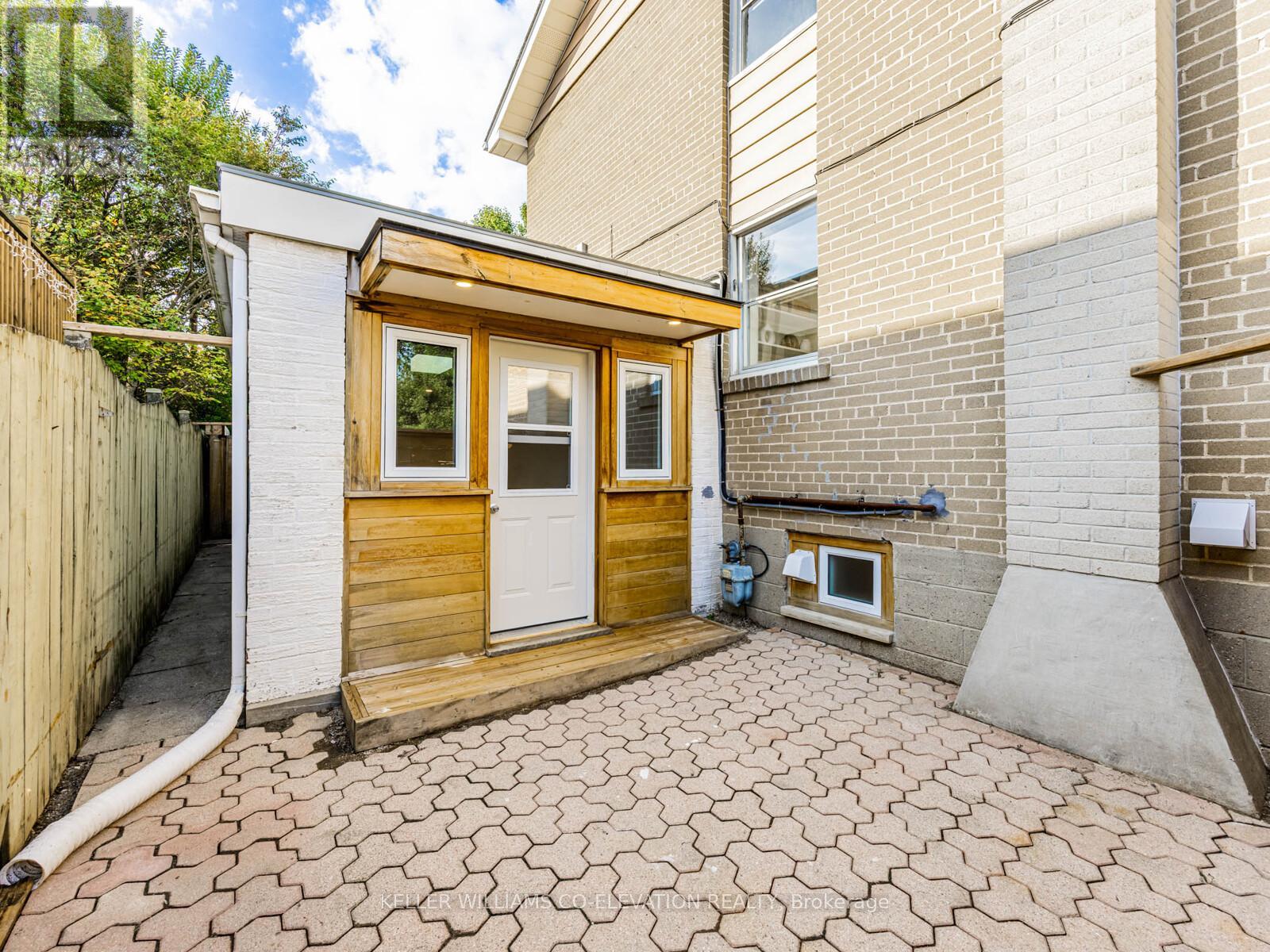 54 Pasadena Gardens, Toronto (Lambton Baby Point), Ontario  M6S 4R5 - Photo 22 - W12447562