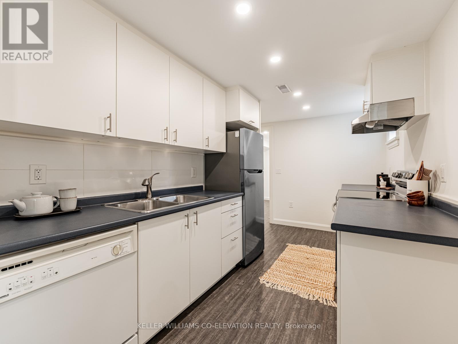 54 Pasadena Gardens, Toronto (Lambton Baby Point), Ontario  M6S 4R5 - Photo 26 - W12447562